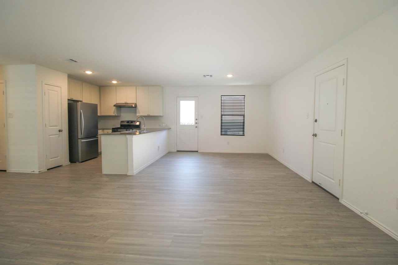 3642 Millbrook Way - Photo 3 of 39