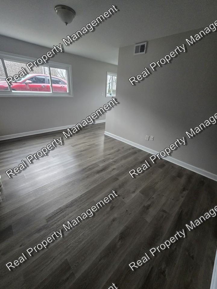 2910 101st Pl #2 - Photo 2 of 7