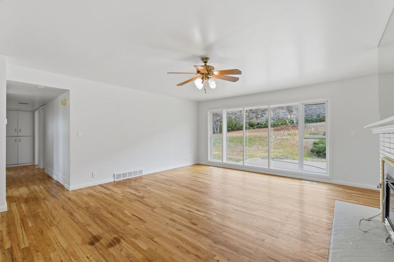 4070 College Dr - Photo 3 of 29