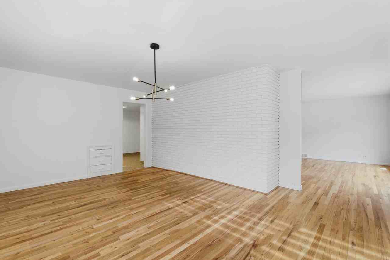 4070 College Dr - Photo 5 of 29