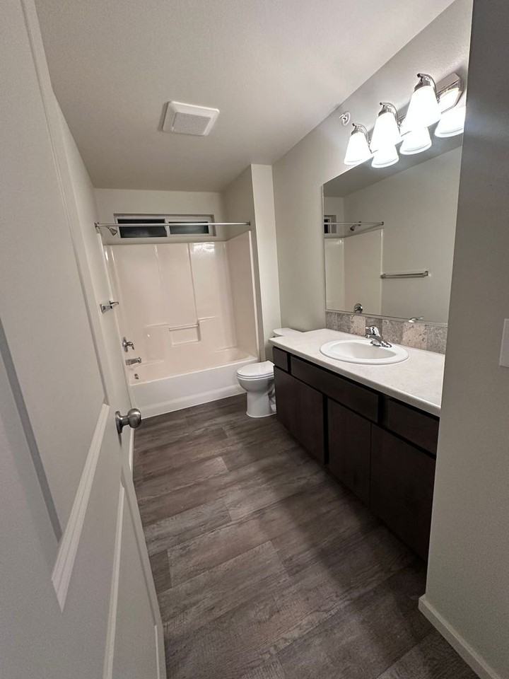 Greensferry Landing Apartments - Photo 7 of 12