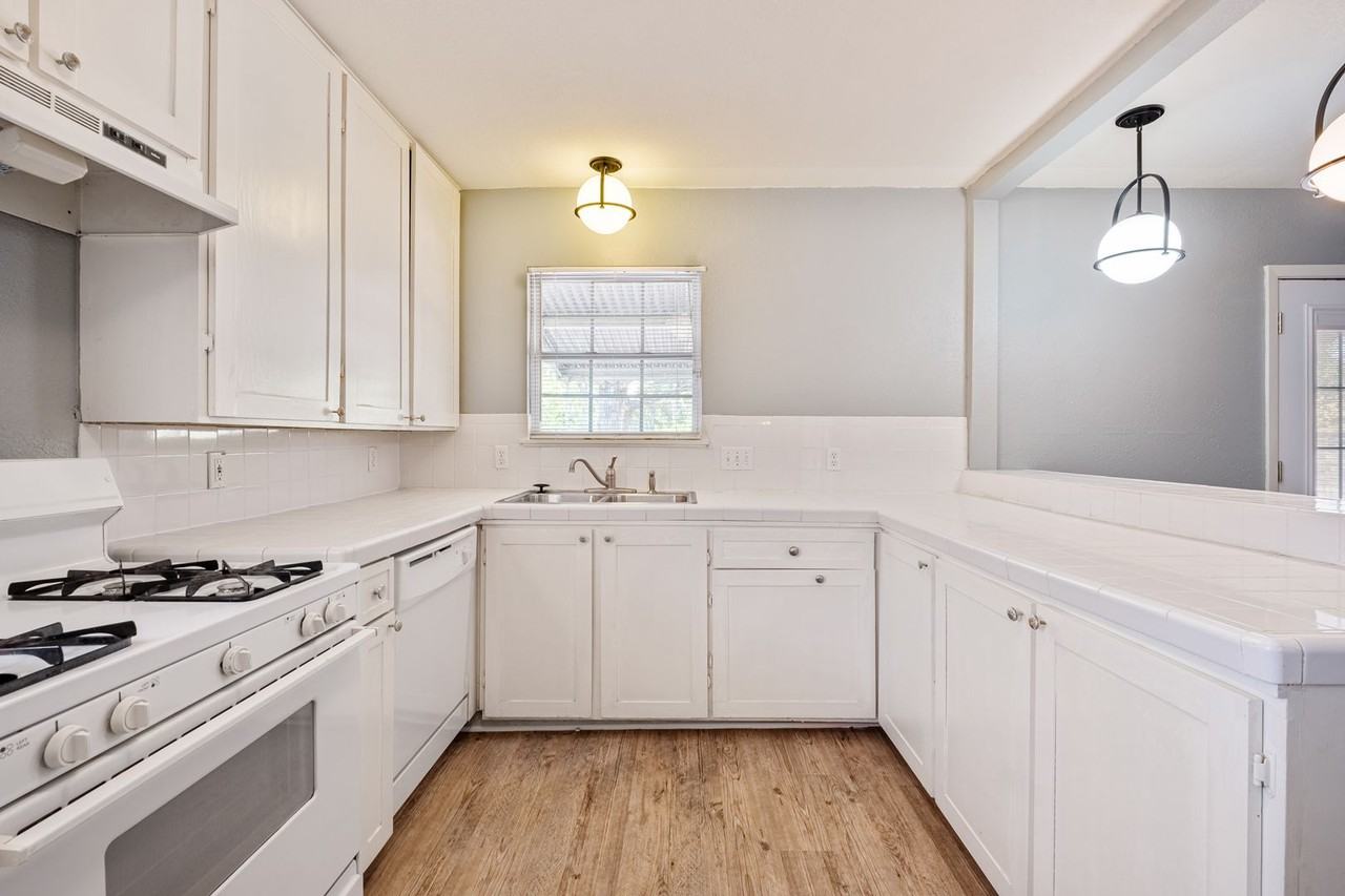 5504 Coventry Ln - Photo 4 of 24