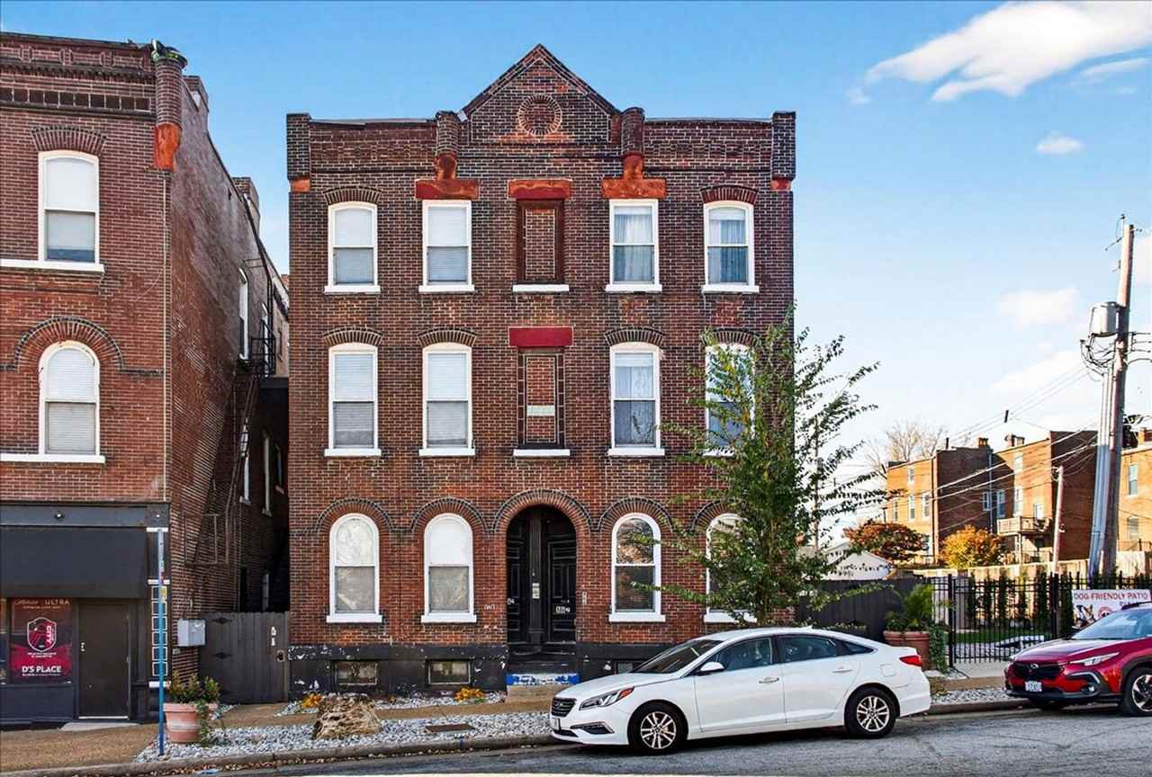 906 Barton St - Photo 2 of 26