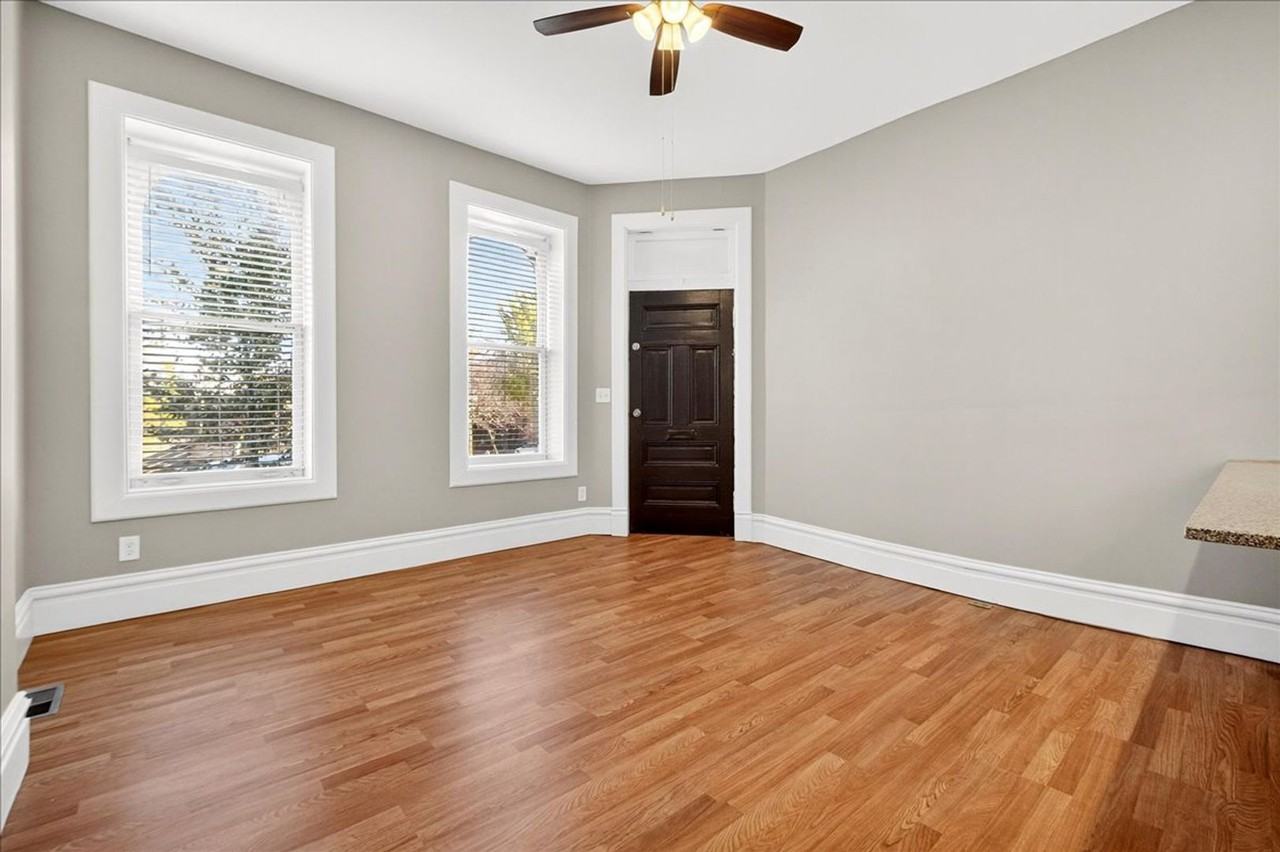 906 Barton St - Photo 5 of 26