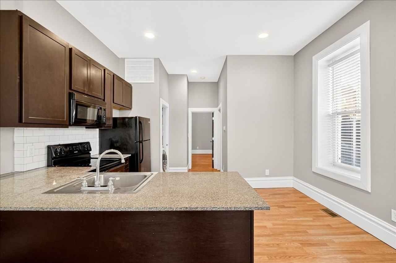 906 Barton St - Photo 7 of 26