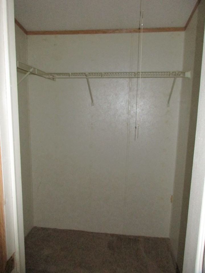 918 Iroquois Drive - Photo 7 of 27