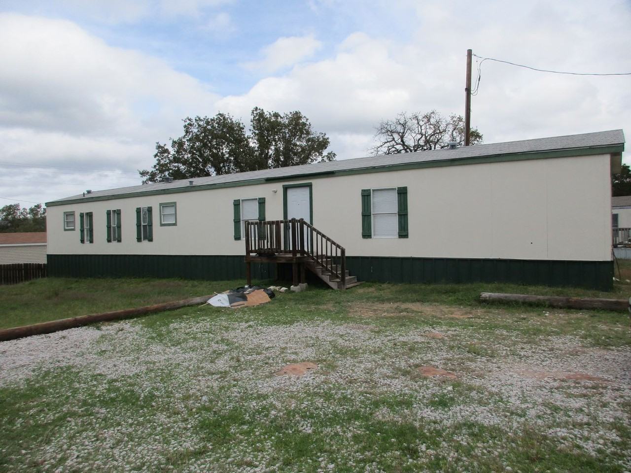 918 Iroquois Dr - Photo 2 of 27