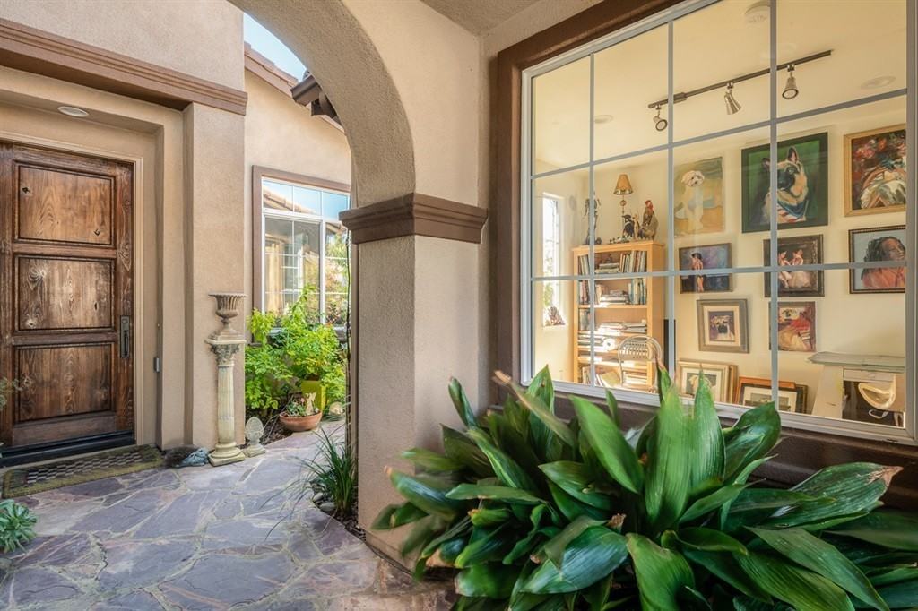 523 Meridian Way - Photo 3 of 50