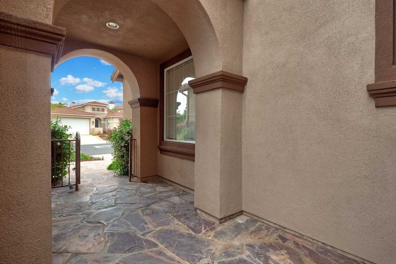 523 Meridian Way - Photo 4 of 50