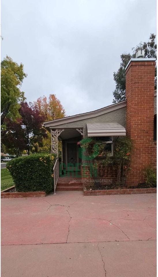 324 Rowland Ave - Photo 5 of 43