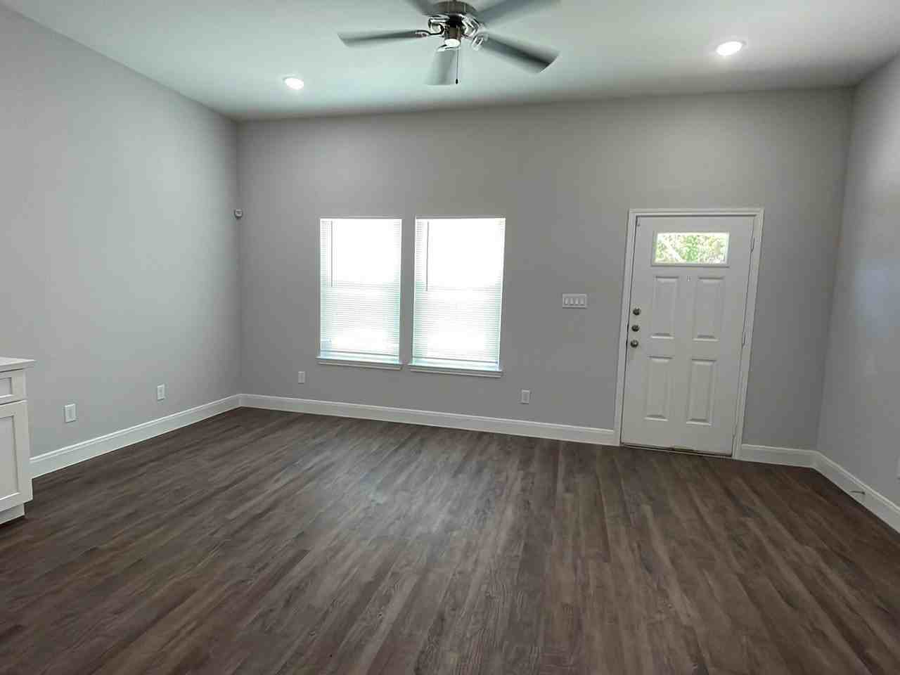 832 Elkhart Street - Photo 5 of 20