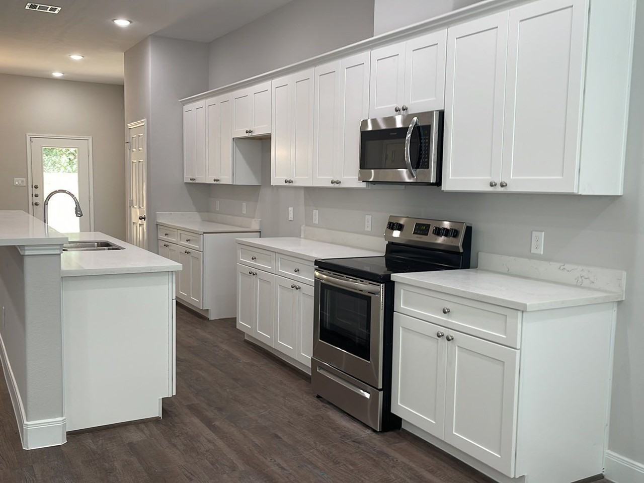 832 Elkhart Street - Photo 6 of 20