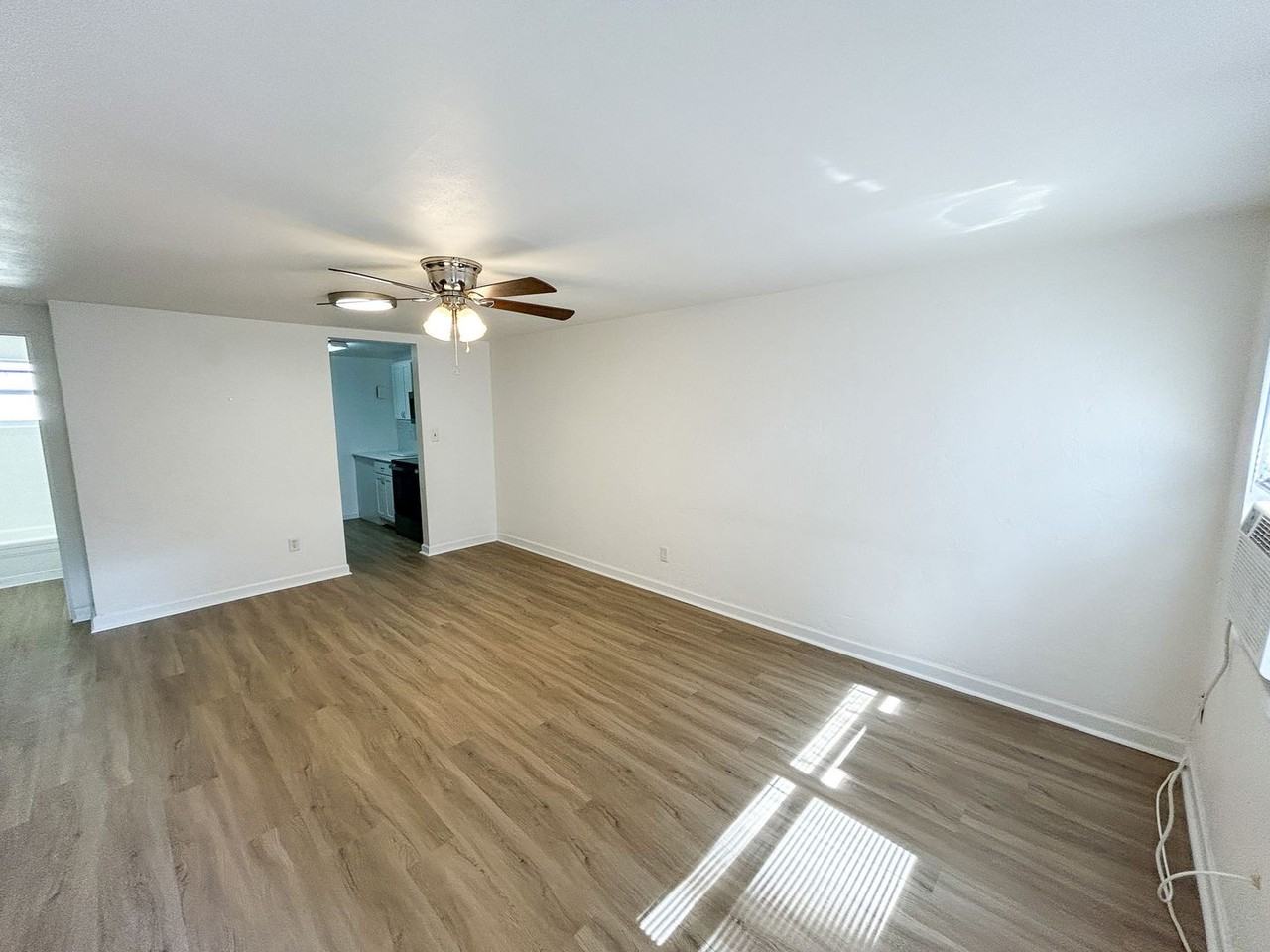 906 Southwest 6th Avenue - Photo 2 of 18