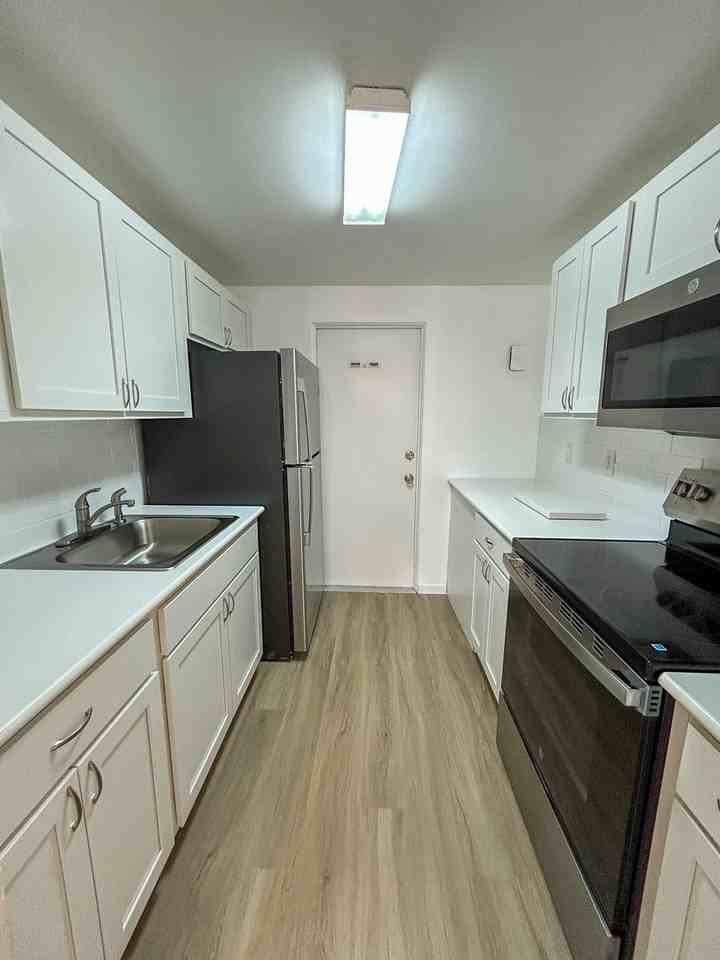 906 Southwest 6th Avenue - Photo 5 of 18