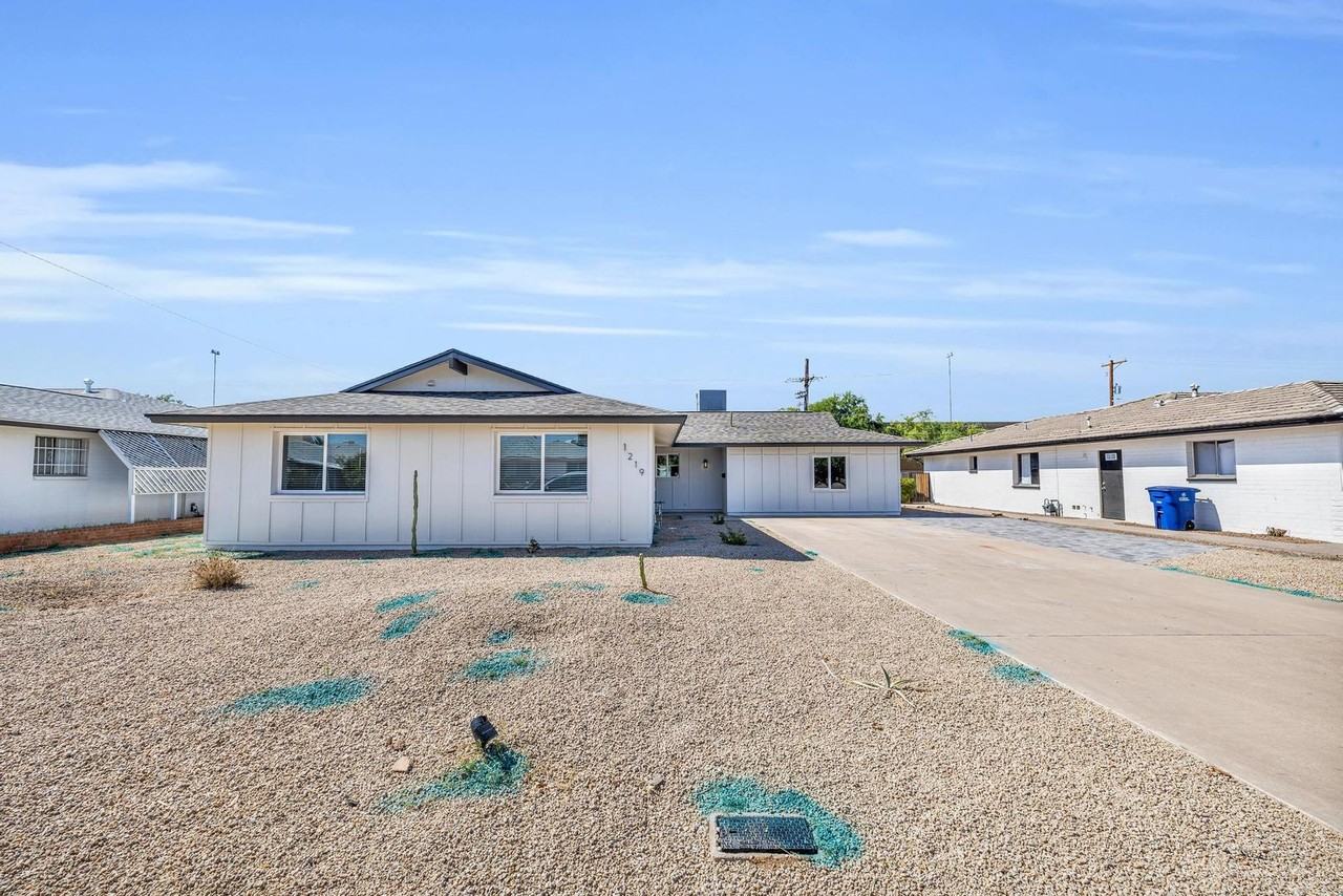 1219 East Riviera Drive - Photo 3 of 49