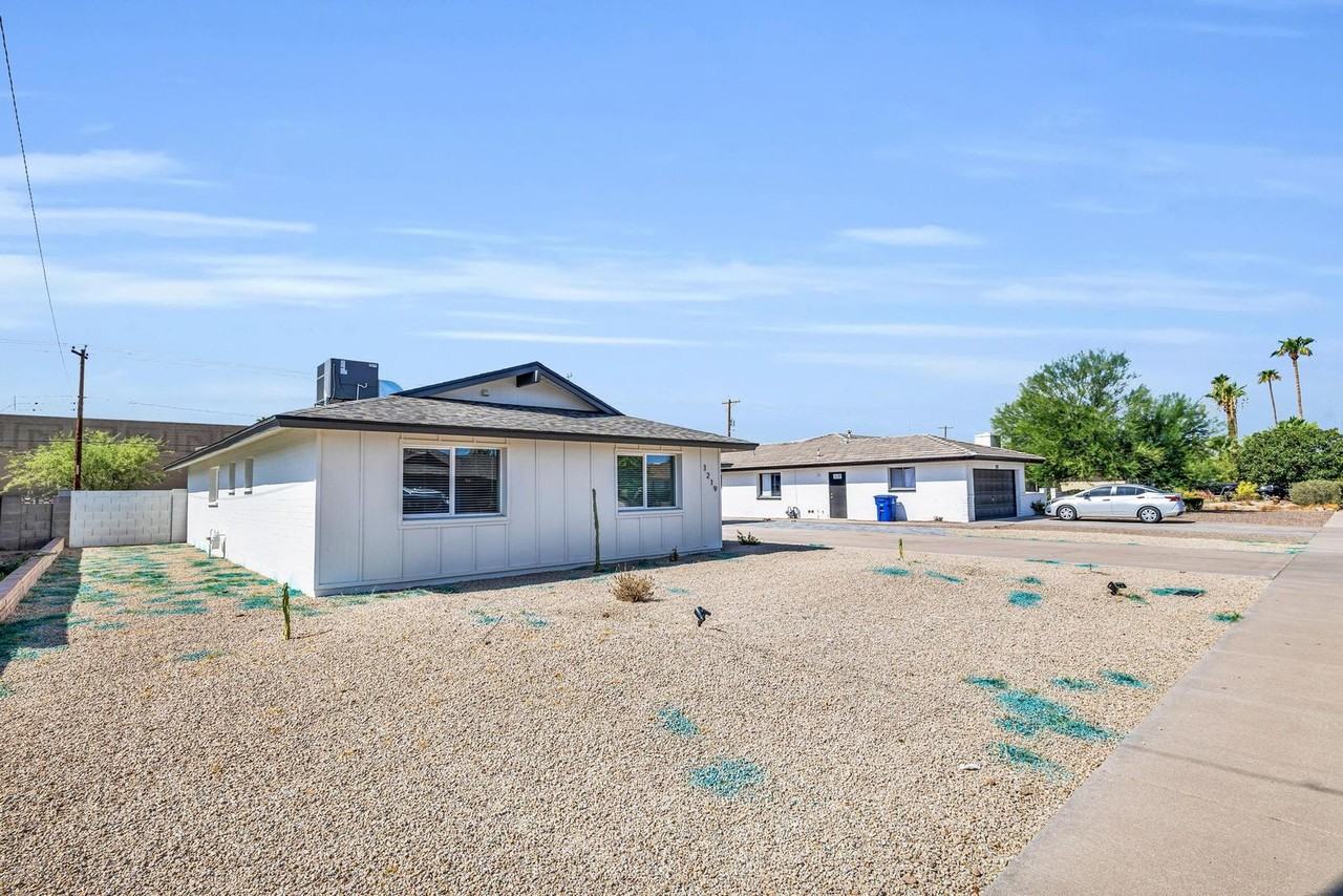 1219 East Riviera Drive - Photo 4 of 49