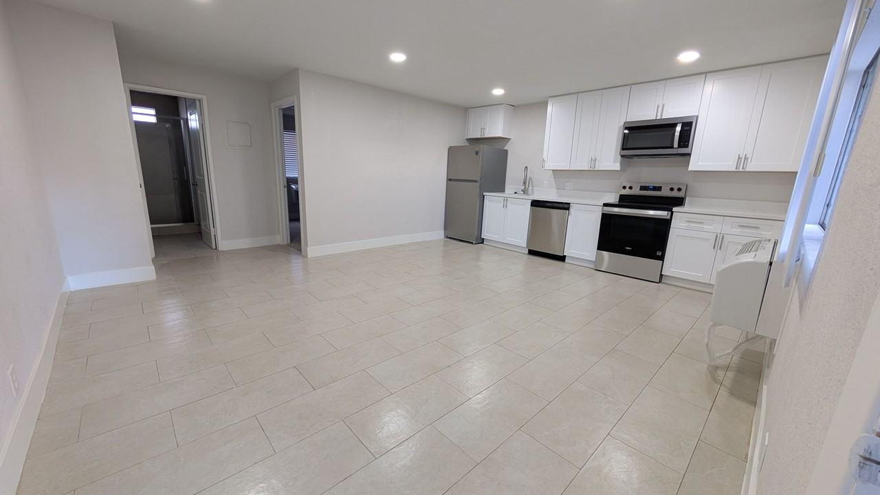 Apartments in the Heart of Las Vegas - Photo 4 of 16