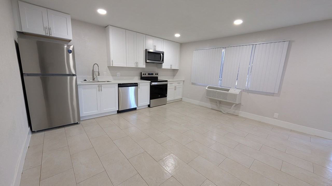 Apartments in the Heart of Las Vegas - Photo 6 of 16