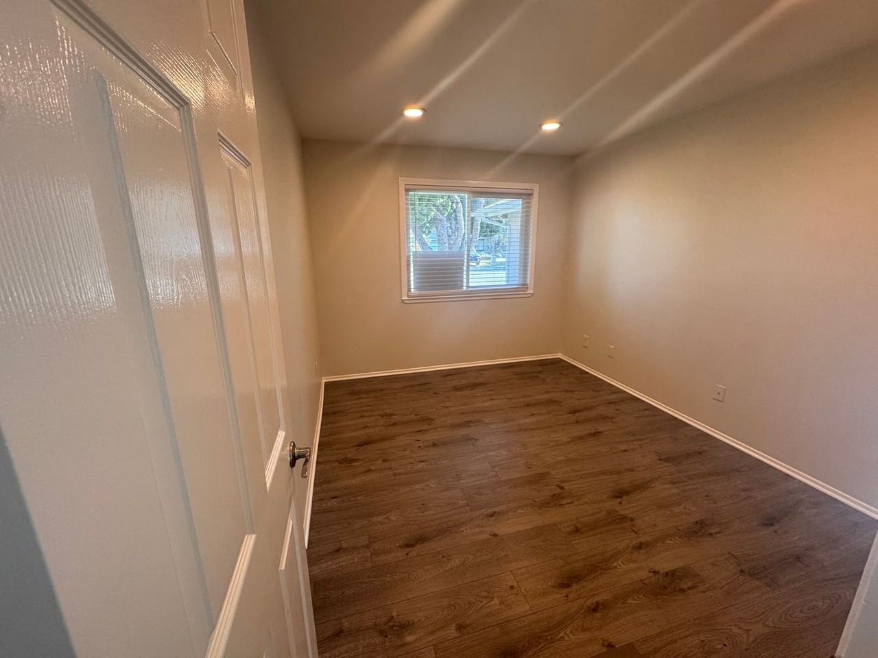 20021 Shorewood Cir - Photo 3 of 19