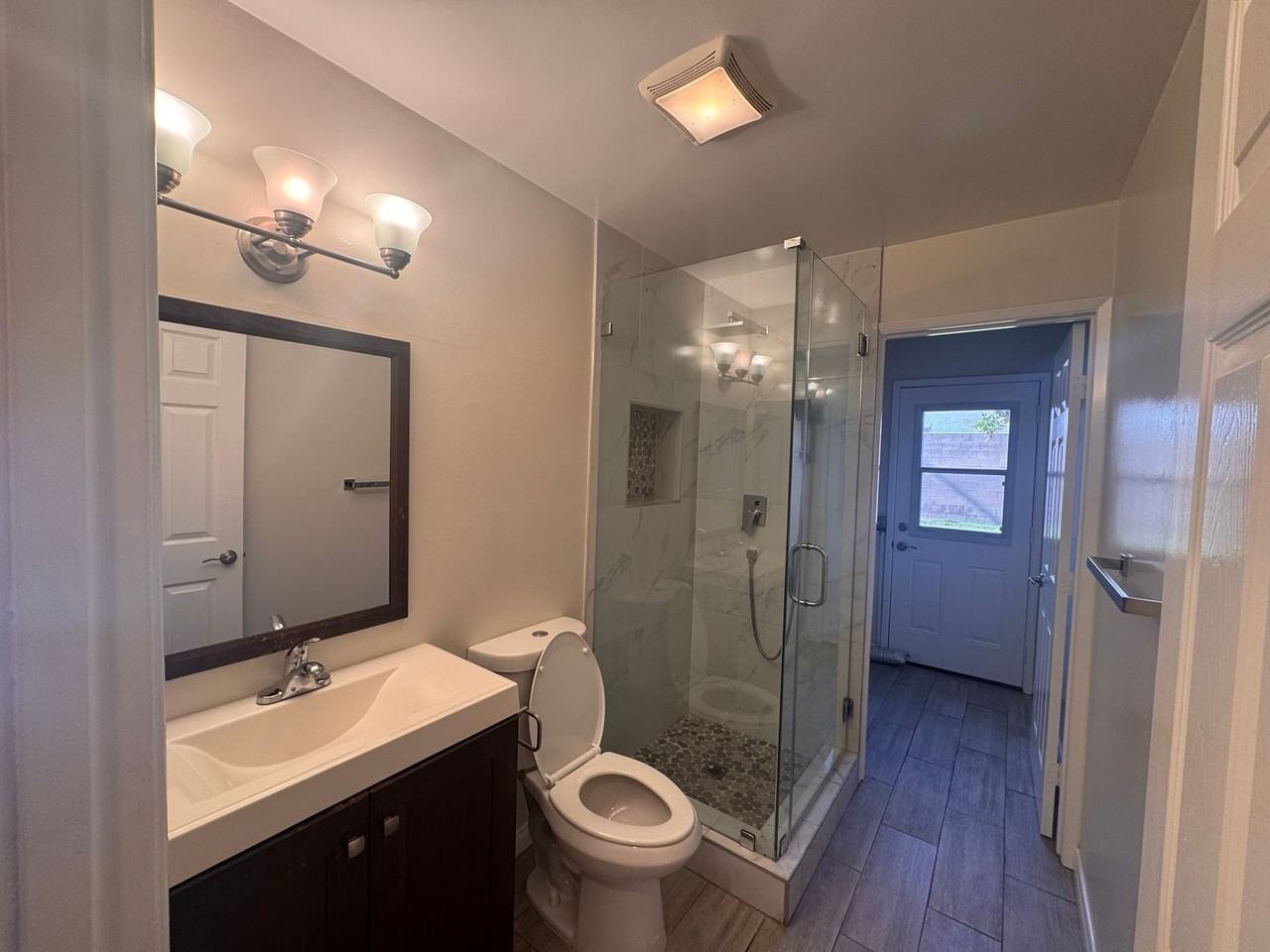 20021 Shorewood Cir - Photo 4 of 19