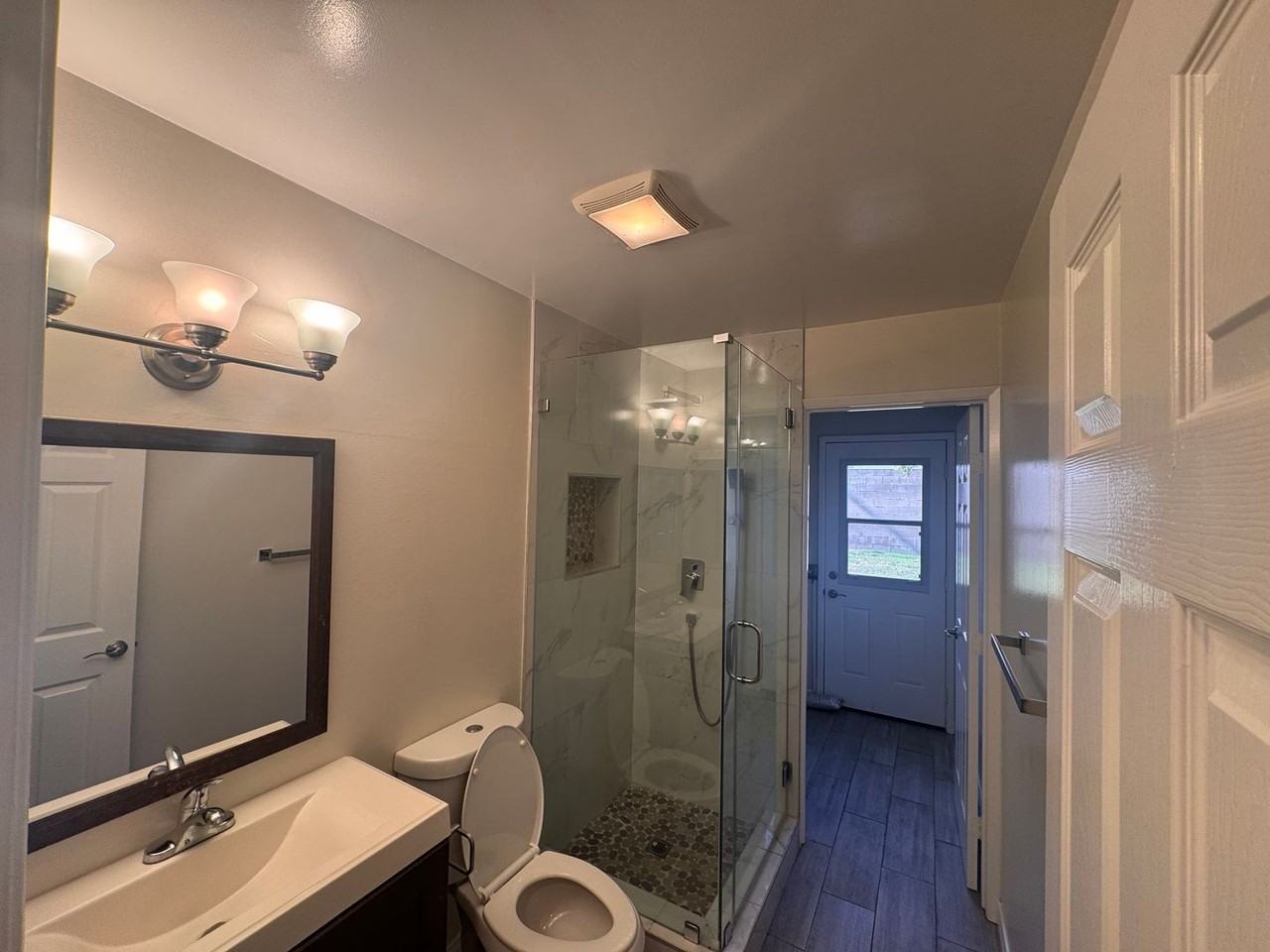 20021 Shorewood Cir - Photo 6 of 19