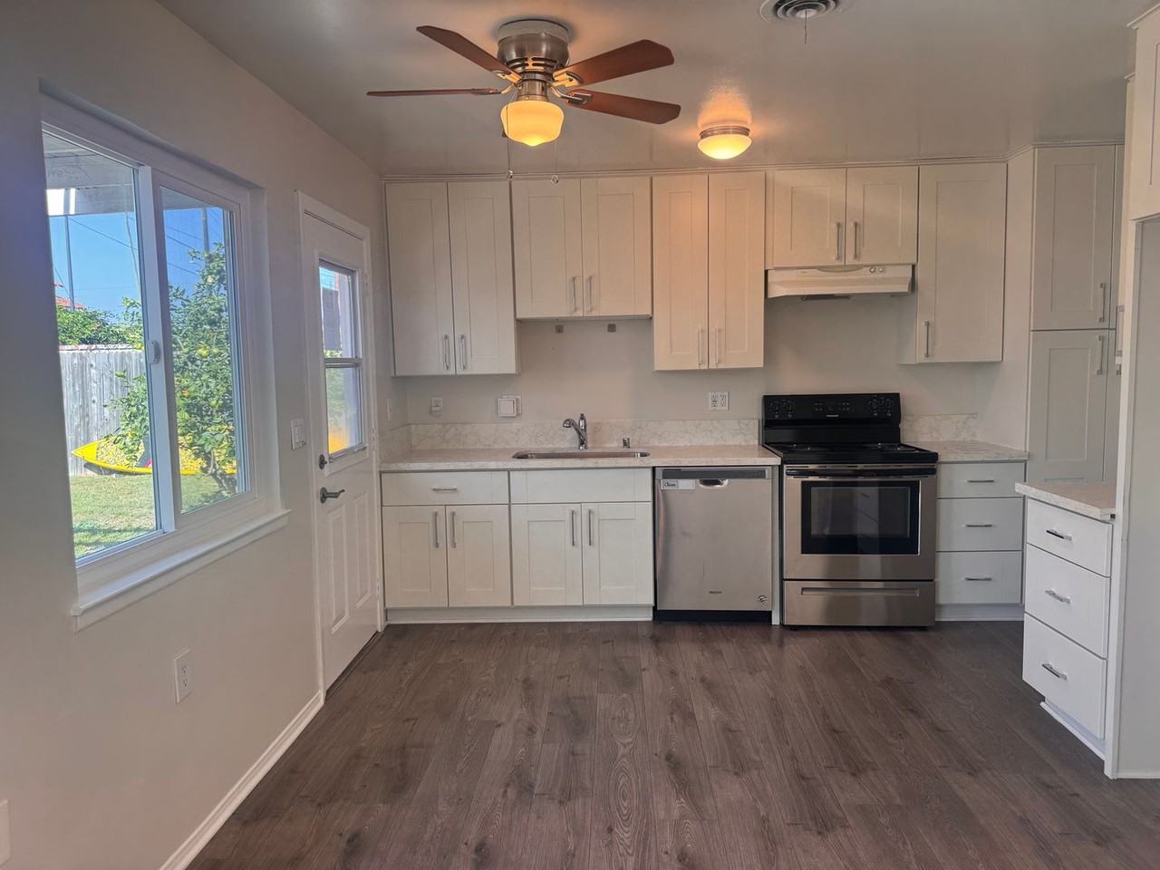 20021 Shorewood Cir - Photo 2 of 19