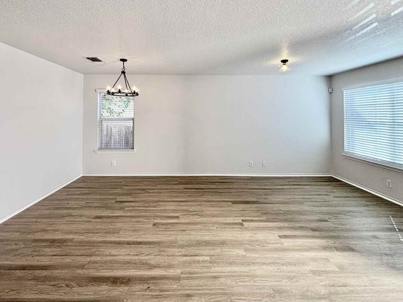 6414 Royal Rdg - Photo 3 of 25