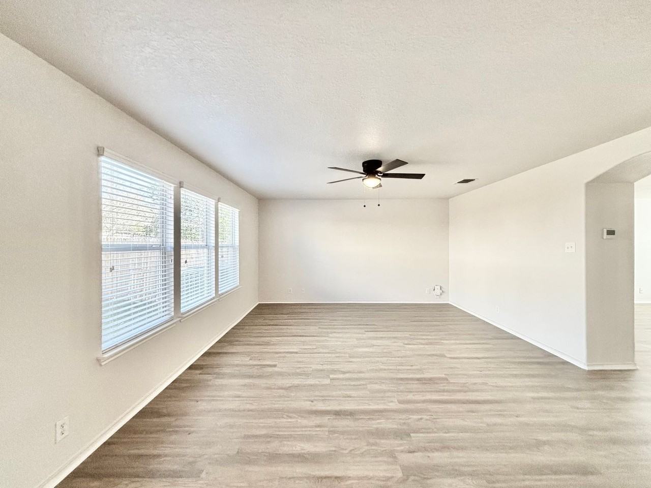 6414 Royal Rdg - Photo 6 of 25