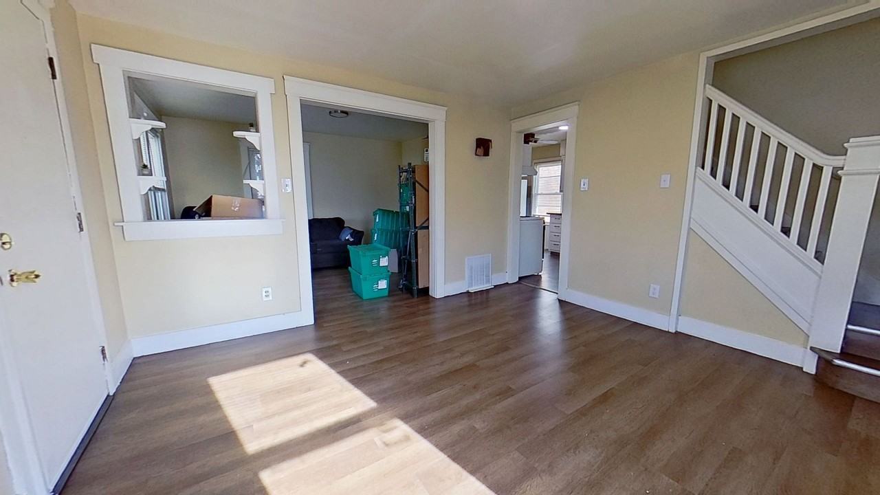 1121 Roosevelt Ave - Photo 2 of 10