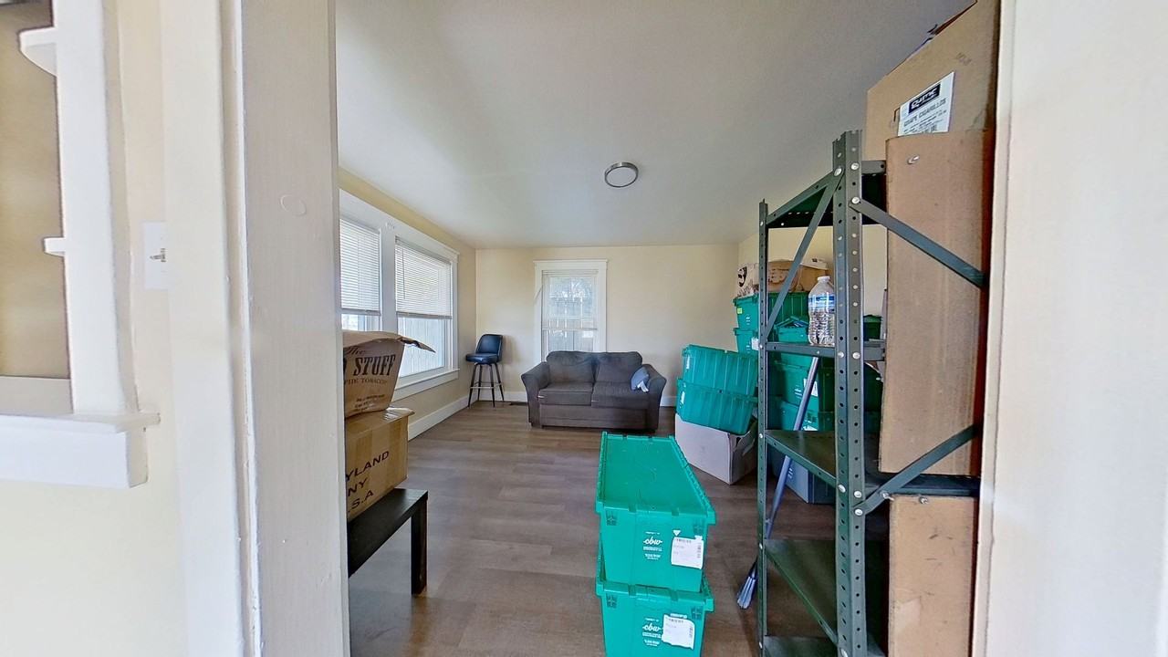 1121 Roosevelt Ave - Photo 4 of 10