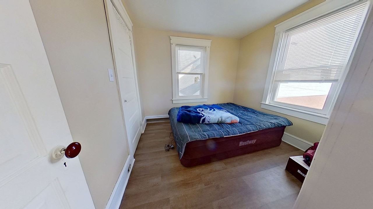 1121 Roosevelt Ave - Photo 7 of 10