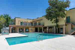 featured image of 8 Mile 8½ North Road