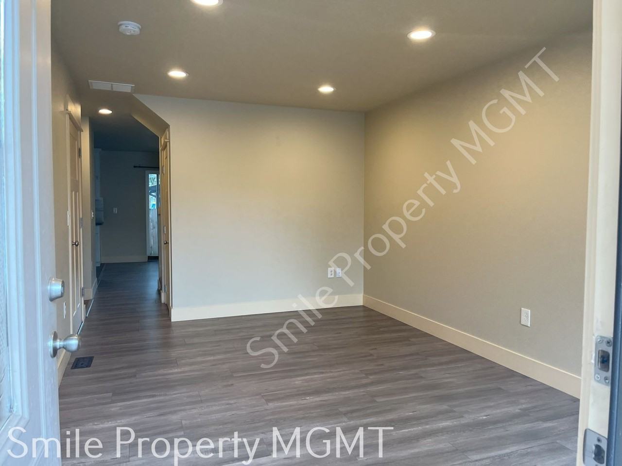 5922 Se 136th Ave - Photo 2 of 9