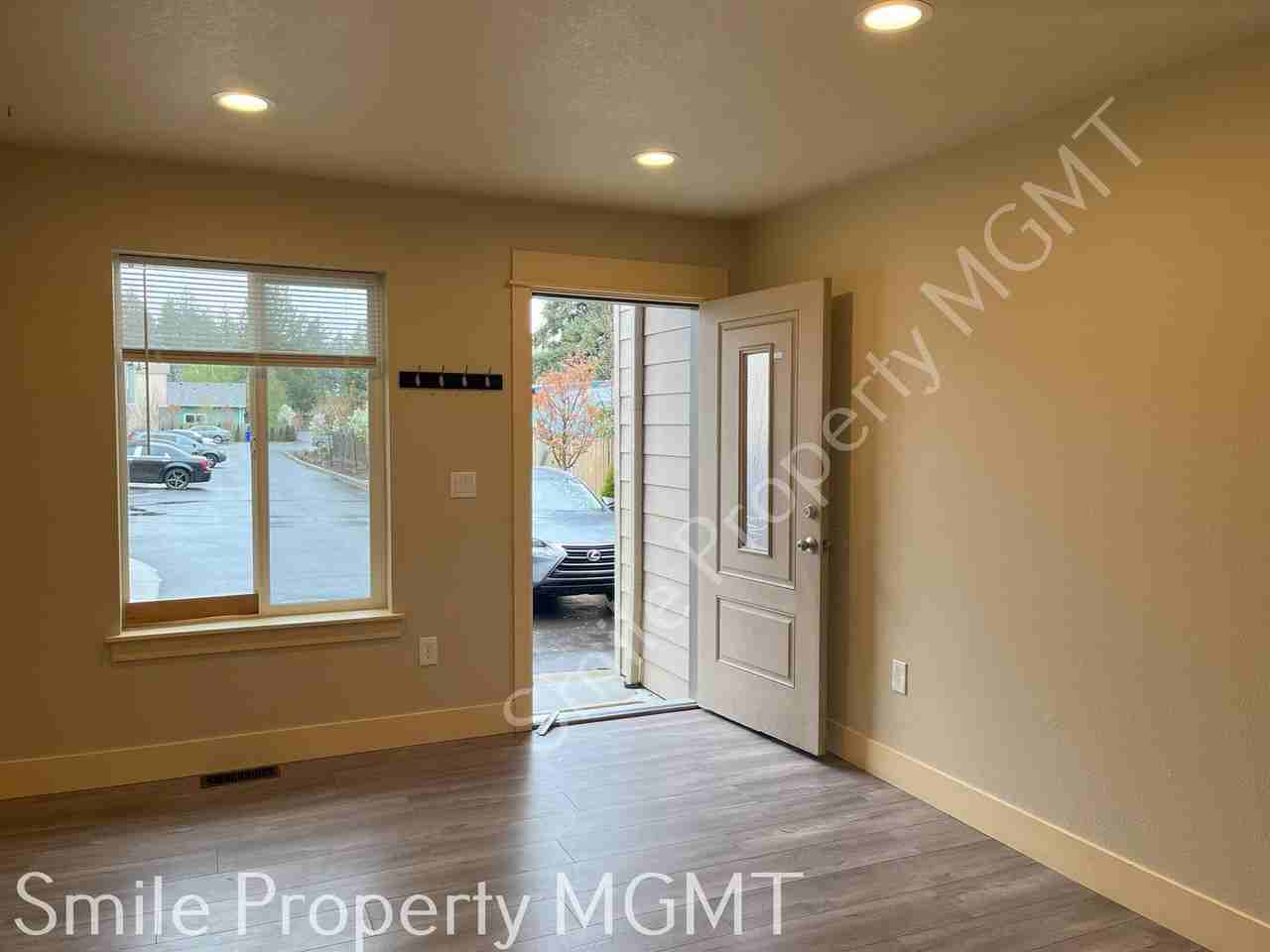 5922 Se 136th Ave - Photo 3 of 9