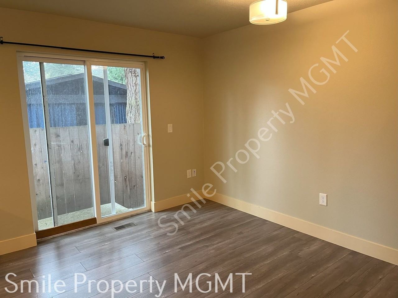 5922 Se 136th Ave - Photo 5 of 9