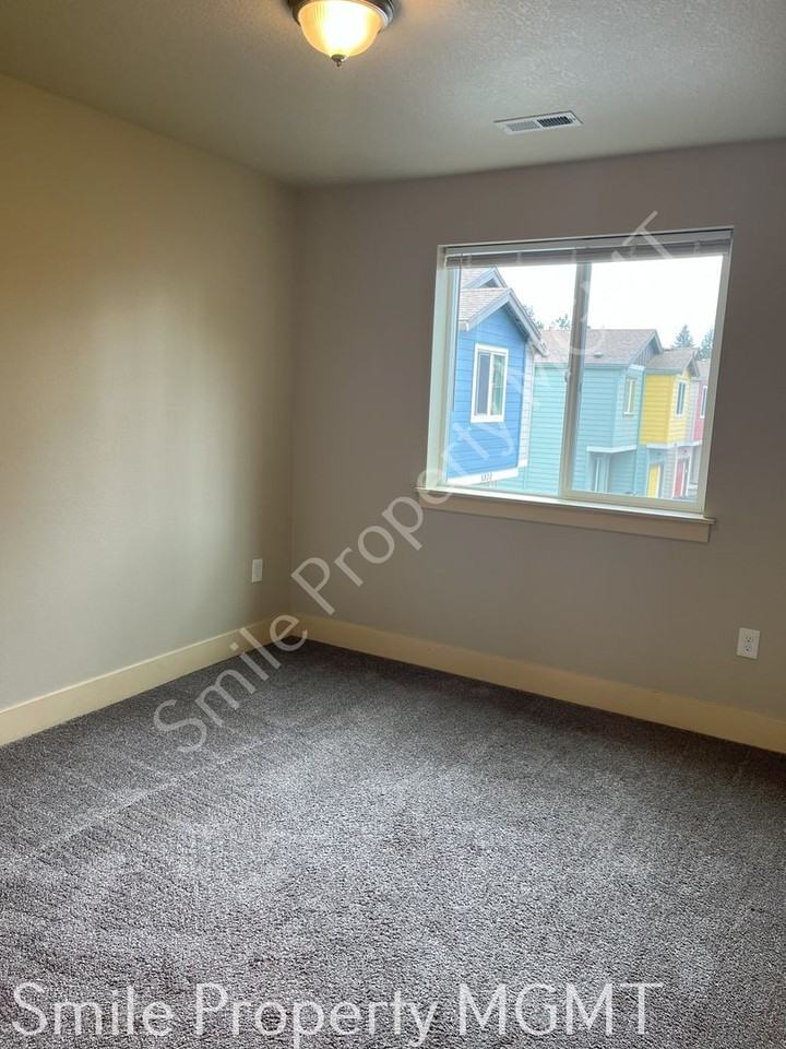 5922 Se 136th Ave - Photo 7 of 9