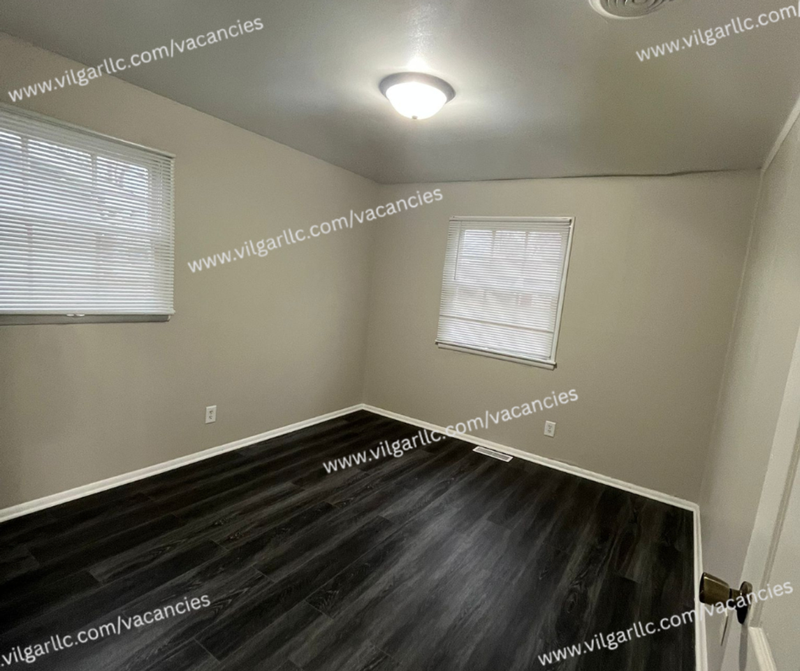 1140 Hamilton Pl - Photo 4 of 17