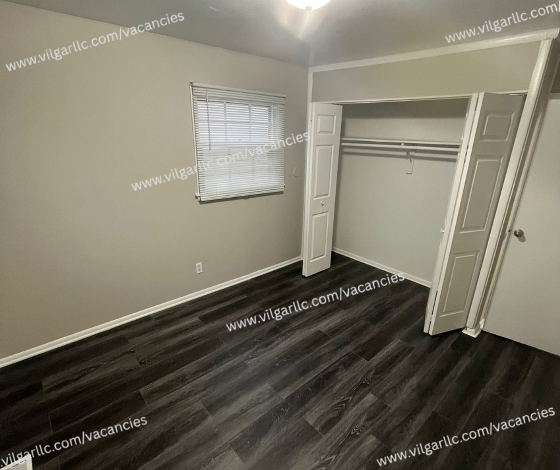 1140 Hamilton Pl - Photo 5 of 17