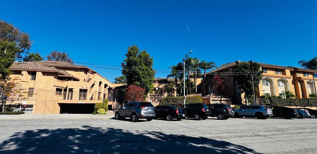 4121 Hathaway Ave #10 - Photo 3 of 15