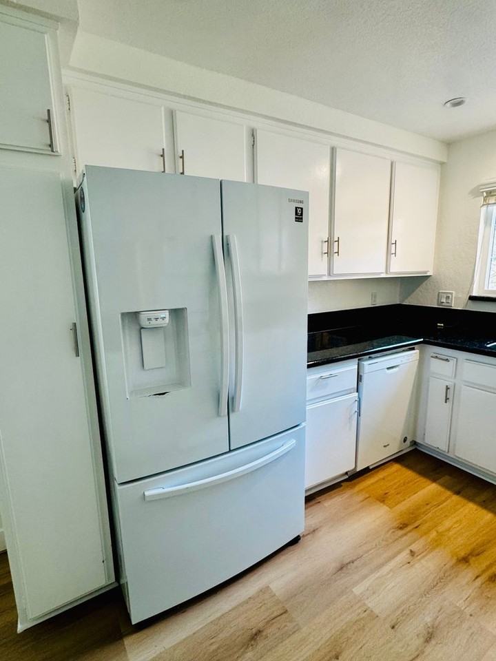 4121 Hathaway Ave #10 - Photo 6 of 15