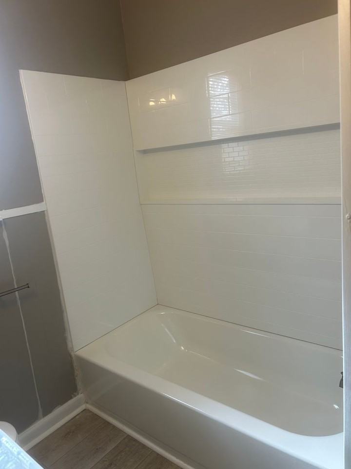 405 Lindenhurst Dr - Photo 3 of 14