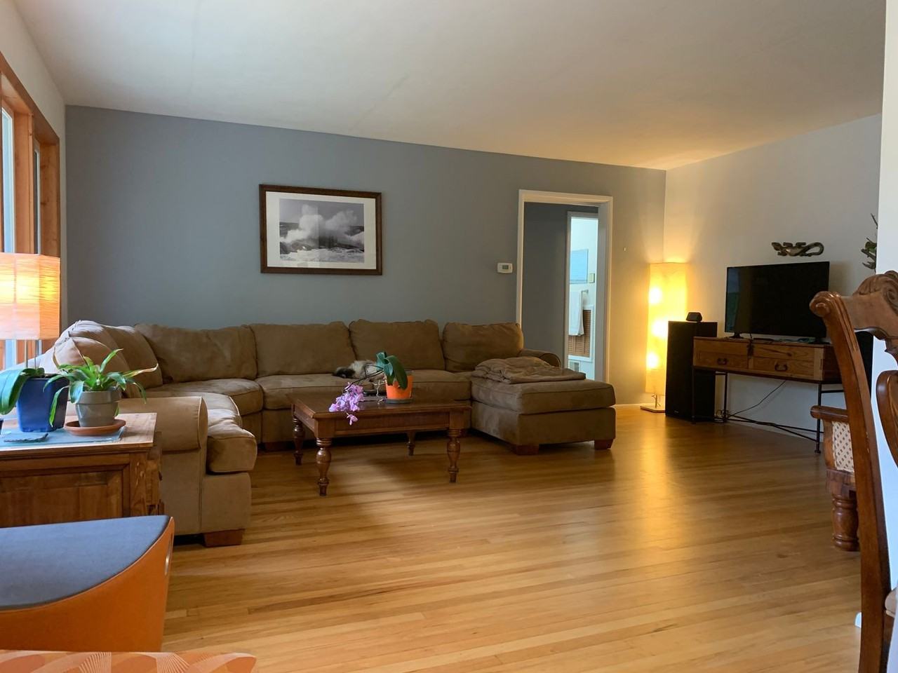 807 W Charles St - Photo 3 of 13