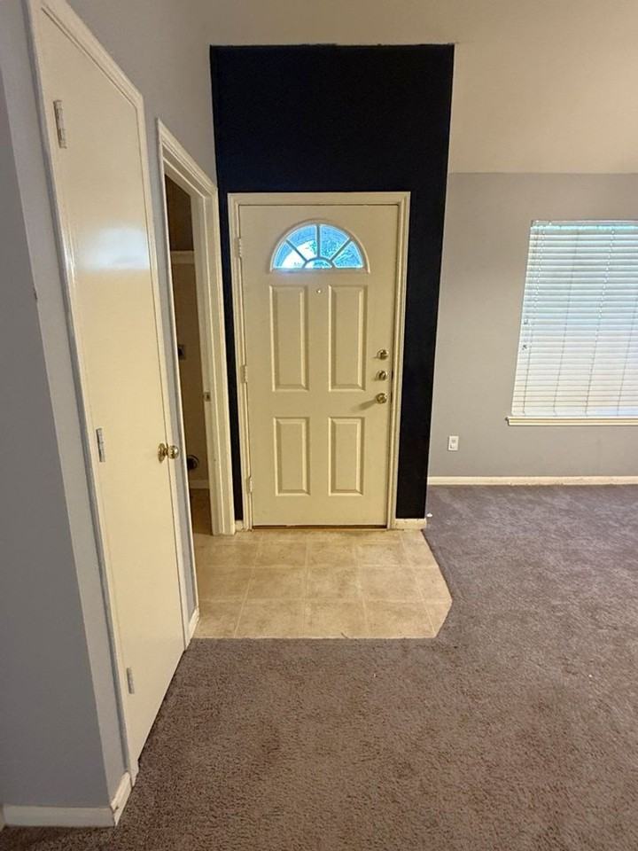 2746 Hidden Spring Falls Dr - Photo 2 of 20