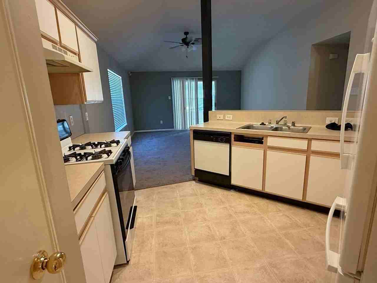 2746 Hidden Spring Falls Dr - Photo 4 of 20