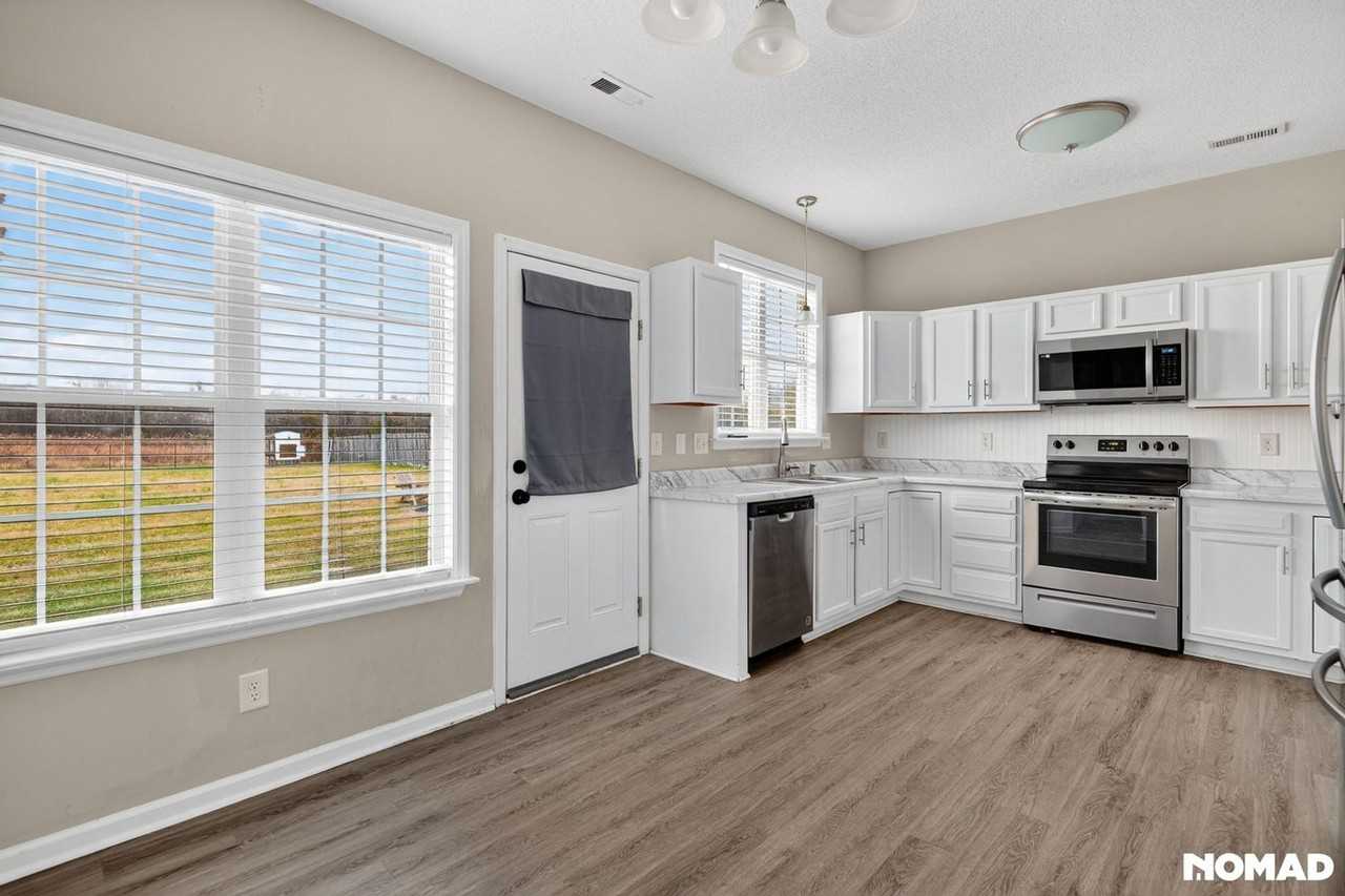 123 Hardin Dr - Photo 4 of 32