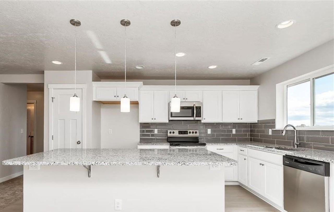 1045 E Jack Creek St - Photo 2 of 15