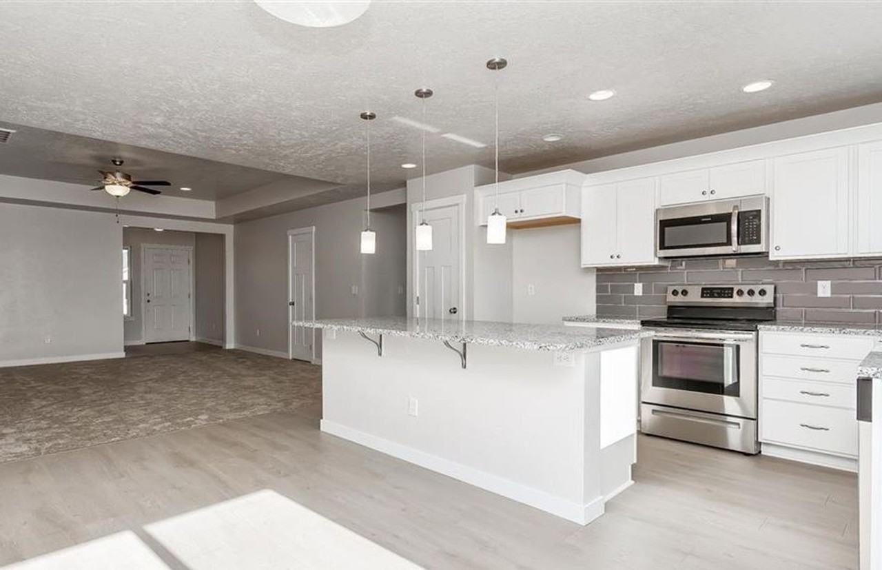 1045 E Jack Creek St - Photo 3 of 15