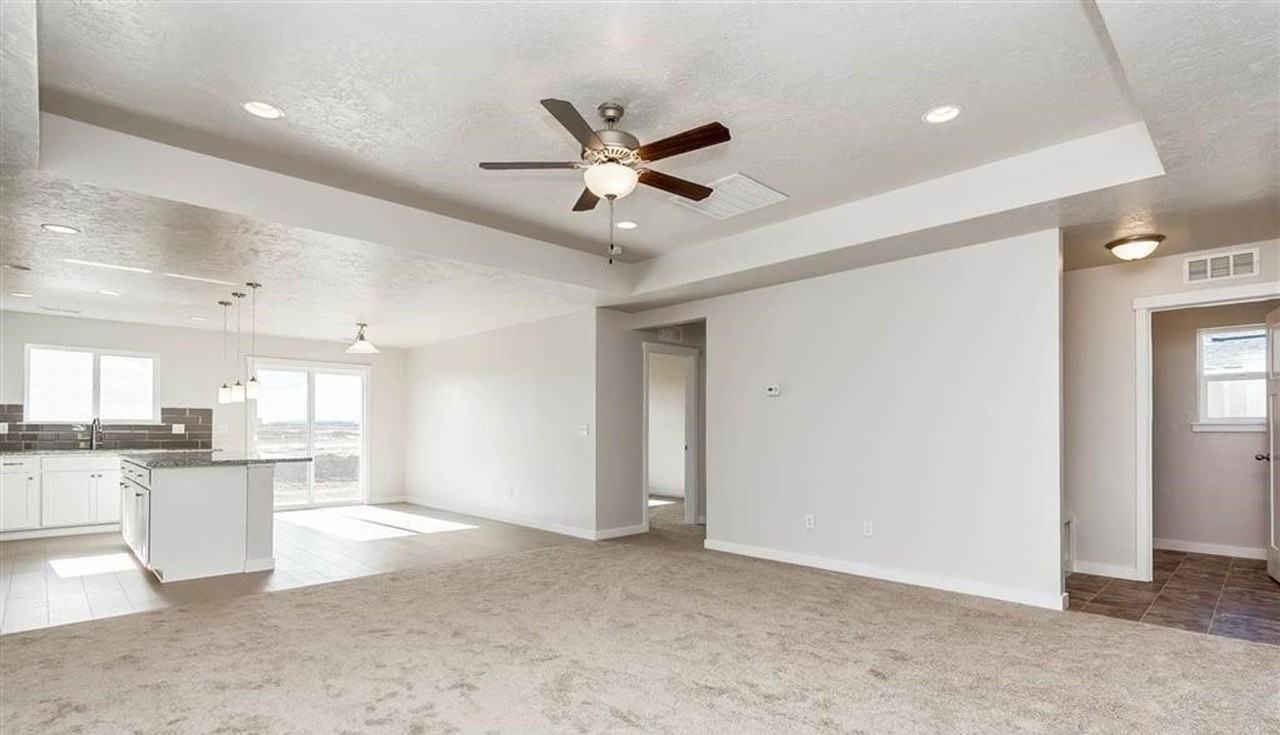 1045 E Jack Creek St - Photo 4 of 15