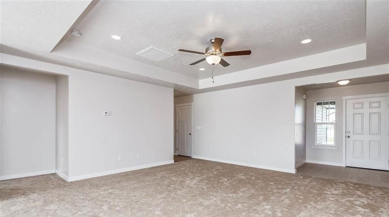 1045 E Jack Creek St - Photo 5 of 15