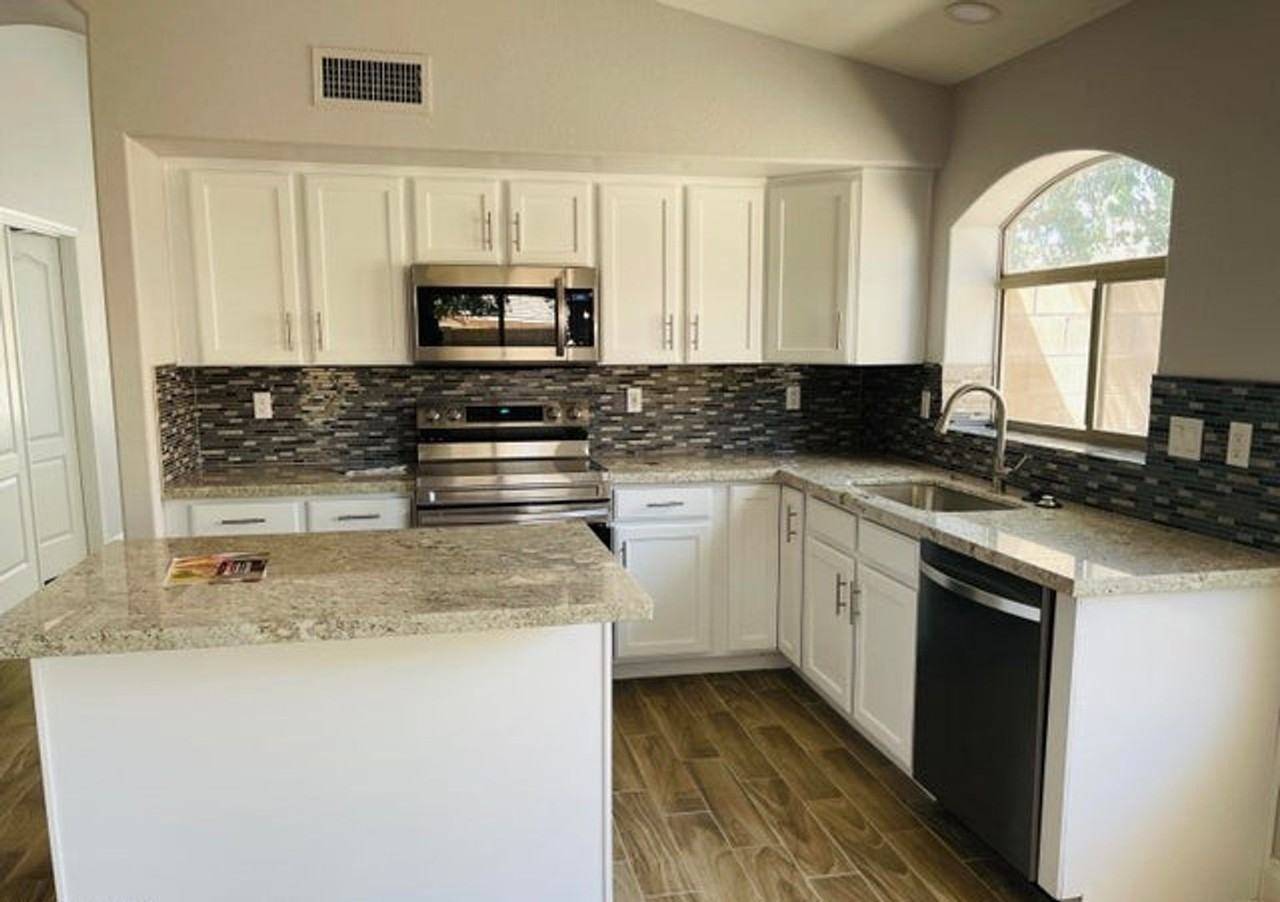 12817 W Alvarado Rd - Photo 2 of 16